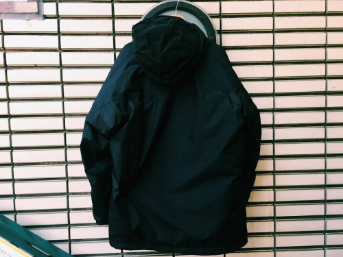 ダウンパーカーのモンベル