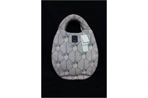 ミディスカートのナチュラル