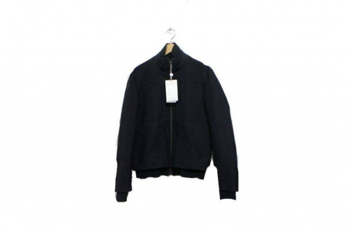 トップスのブルゾン