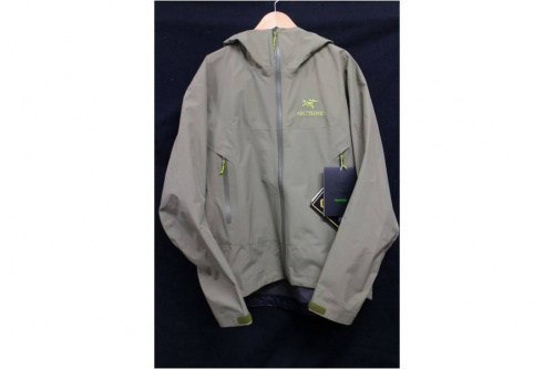 トップスのマウンテンパーカー