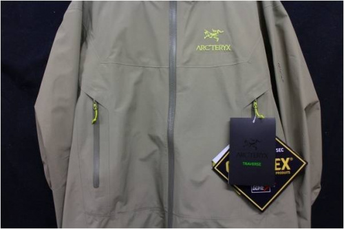 マウンテンパーカーのARC'TERYX