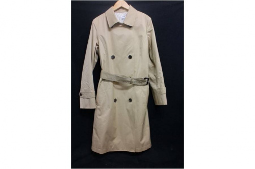 トップスのトレンチコート