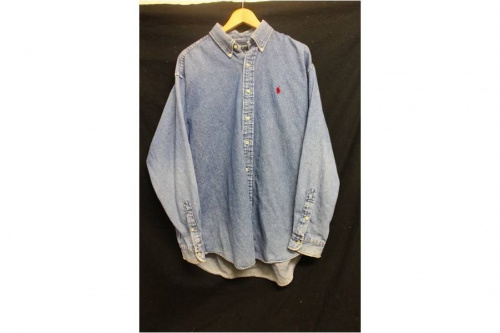 トップスの長袖シャツ