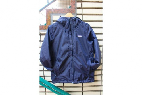 トップスのマウンテンパーカー