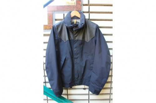 トップスのマウンテンパーカー