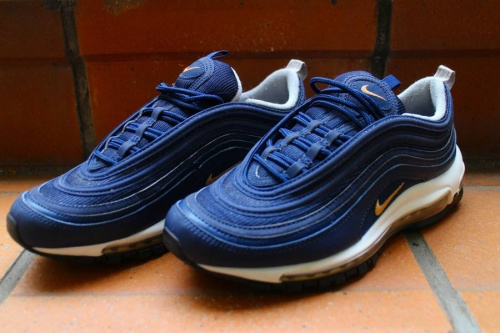 スニーカーの京王線