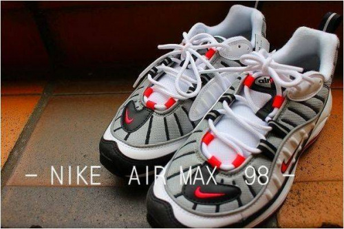 買取入荷のスニーカー