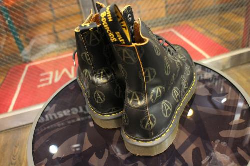 アンダーカバーのドクターマーチン