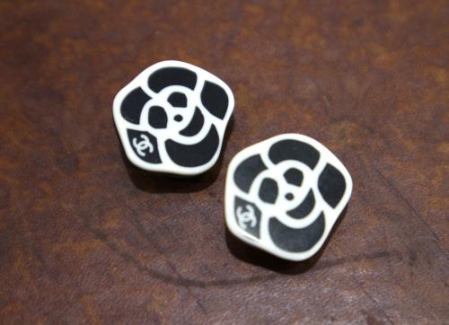 CHANELのYVES SAINT LAURENT