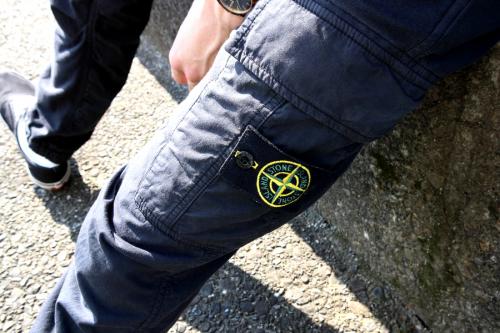 ストーンアイランドのカーゴパンツ