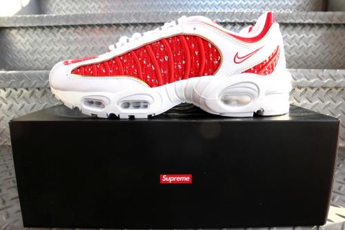 SupremexNIKEのシュプリーム×ナイキ