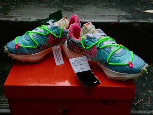 ナイキ×オフホワイトのWMNS VAPOR STREET