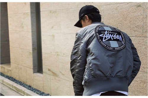 ストリートブランドのSTUSSY × ALPHA