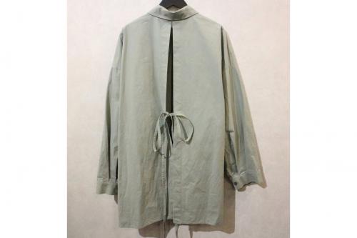 クラネのBACK SLIT SHIRT