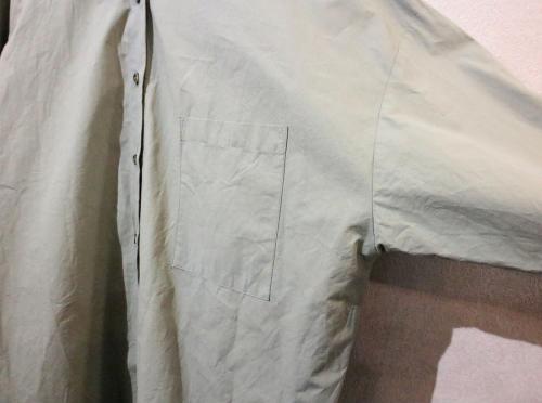 BACK SLIT SHIRTのシャツ