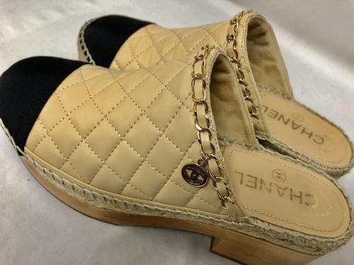 シャネルのサボサンダル