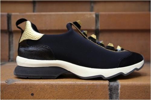 フェンディのスリッポン