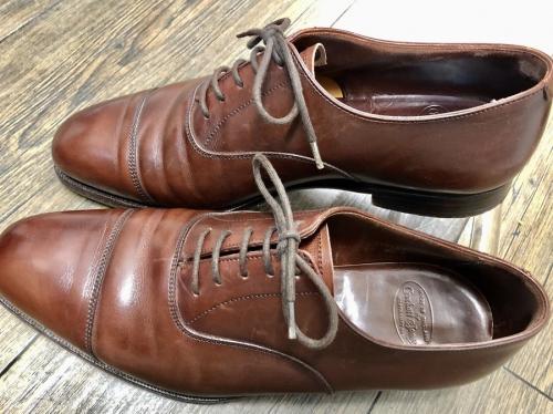クロケット＆ジョーンズのレザーシューズ