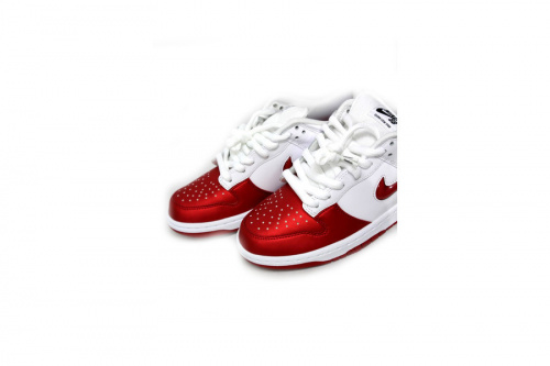 スニーカーのNIKE×Supreme