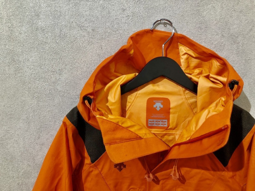 アウトドアブランドのDESCENTE