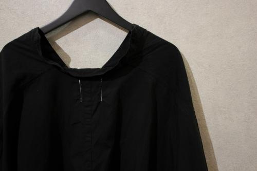 タカヒロミヤシタ ザ ソロイストのポンチョシャツ