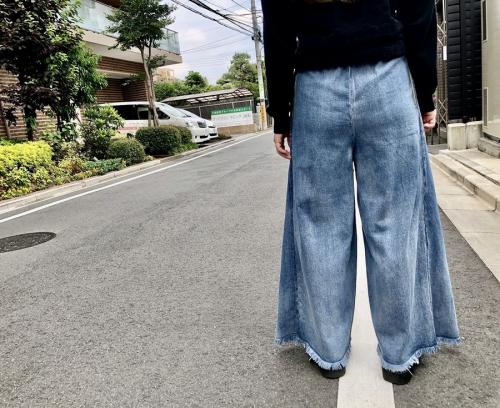 デニムパンツのオンライン掲載中