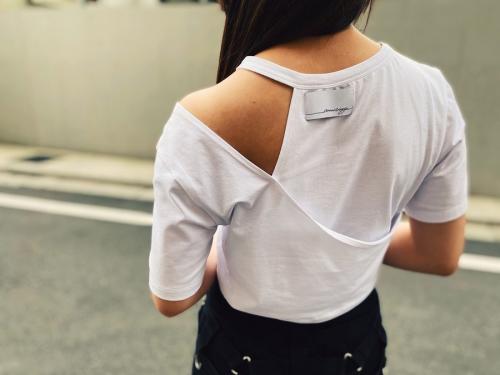 MY ELABORATE TEEのTシャツ