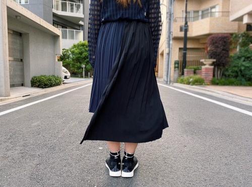 アシンメトリープリーツスカートのスカート