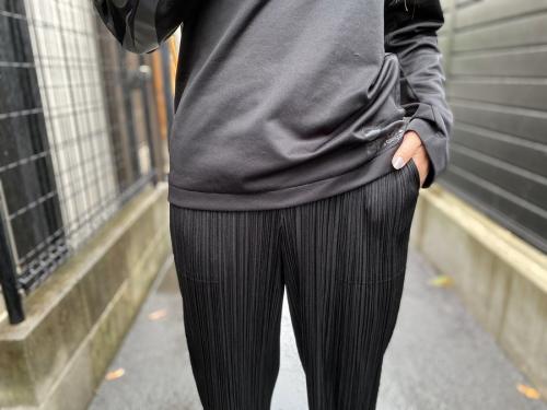 プリーツプリーズのベーシックプリーツパンツ