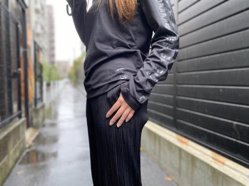 ベーシックプリーツパンツのISSAY MIYAKE