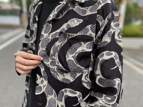 キャリーのSNAKE PATTEN L/S SHIRT