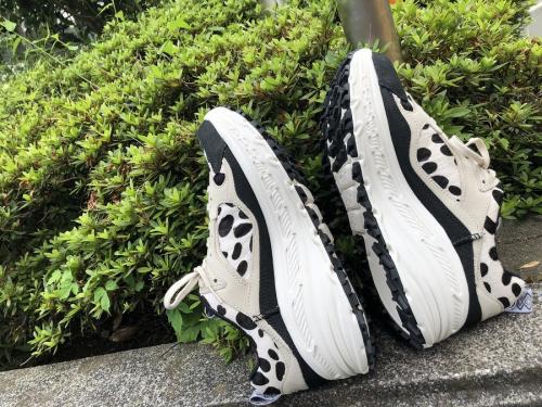 アグのatmos別注