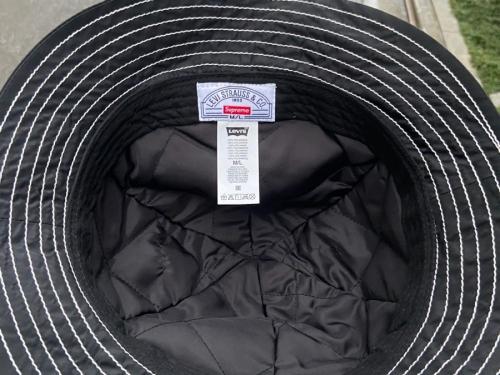 コラボアイテムのハット