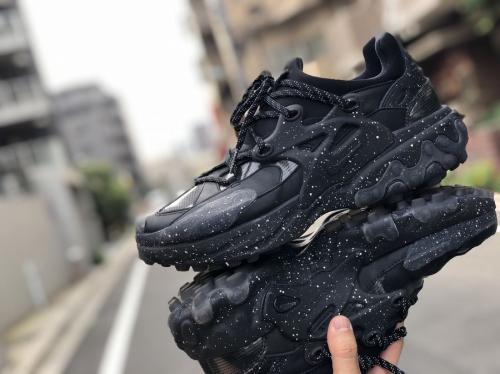 ナイキ×アンダーカバーのスニーカー