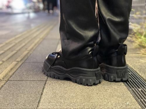 ANGEL LEATHERのスニーカー