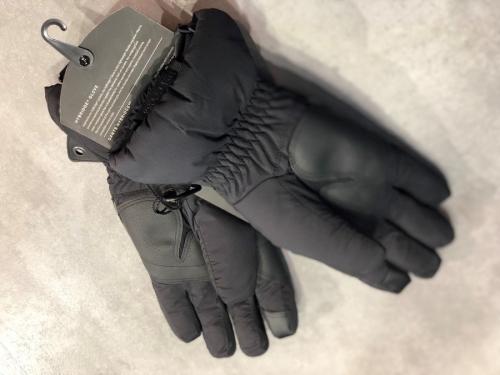 カナダグースのHYBRIDGE GLOVES