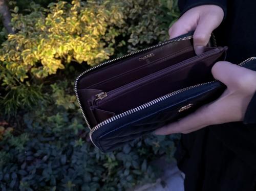 シャネルのマトラッセ キャビアスキン長財布