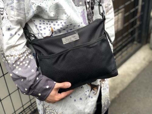 ヨウジヤマモト×ニューエラのサコッシュ