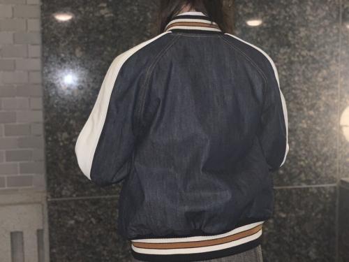 デニムジャケットのブルゾン