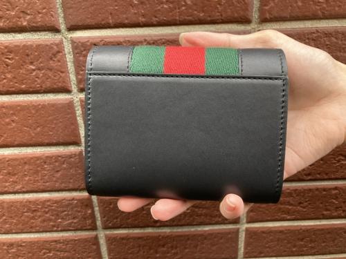 グッチのカーフスキンシルビーウォレット