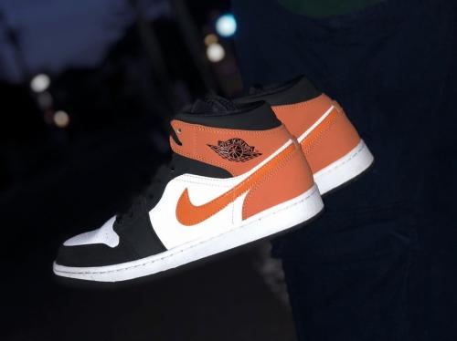 AIR JORDAN 1 MID SHATTERED BACKBOARDの買取強化