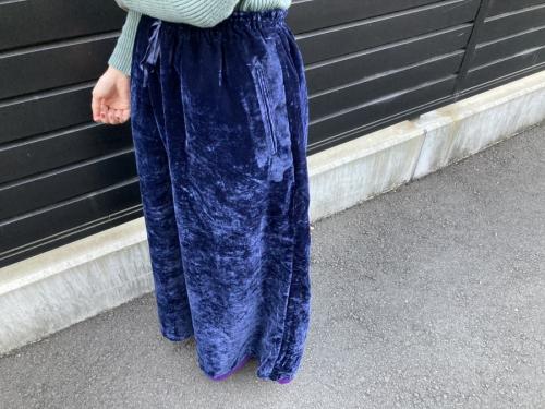 ニードルス × ビームスボーイのベロアワイドパンツ