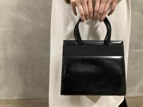 サルヴァトーレ フェラガモのヴァラリボンハンドバッグ