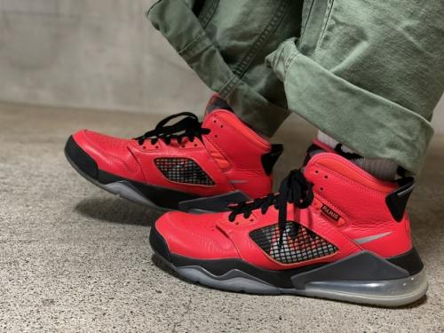 ナイキのJORDAN MARS 270 PSG