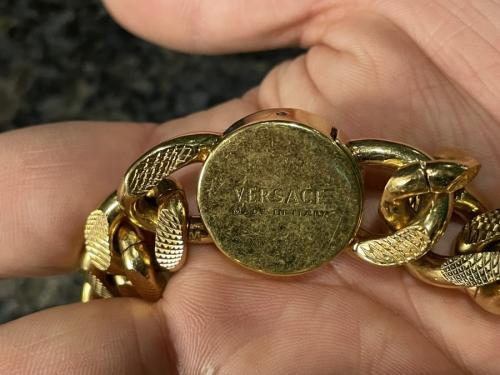 ヴェルサーチのメドゥーサチェーンブレスレット