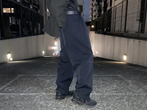ギャバジンワイドスラックスのパンツ