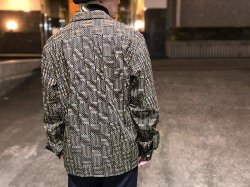 オープンカラーシャツのトレファクスタイル調布店