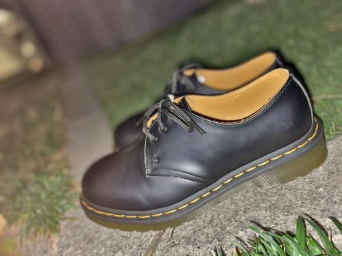 ト゛クターマーチンの3HOLE BOOTS