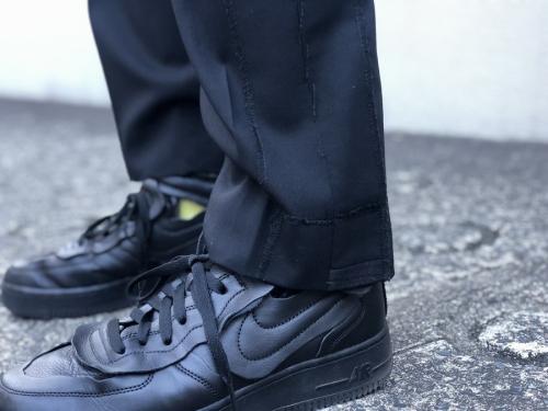 スラックスの白タグ