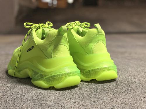 バレンシアガのTRIPLE Sクリアソール 541624